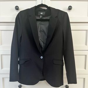H&M Jacket with working pockets, only worn a few times and in great condition.